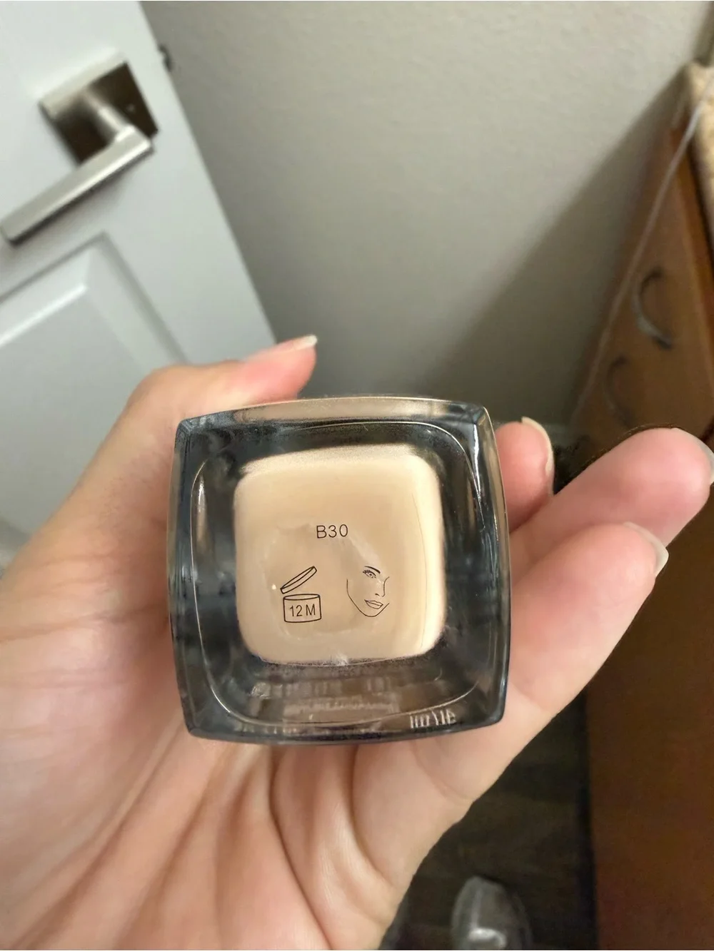 CHANEL Sublimage L’Essence de Teint Foundation - Beige